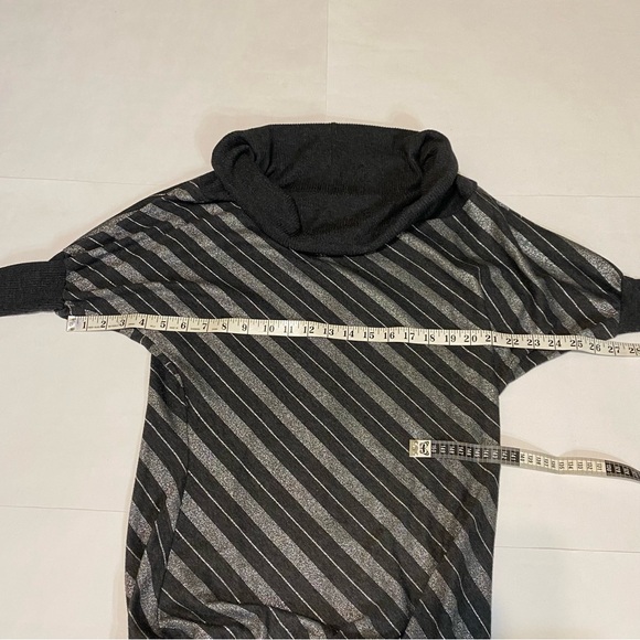 70. ⭐️Papaya gray & silver top - Picture 3 of 5